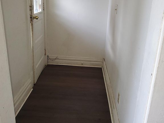 3rd image of 117 S Walnut St