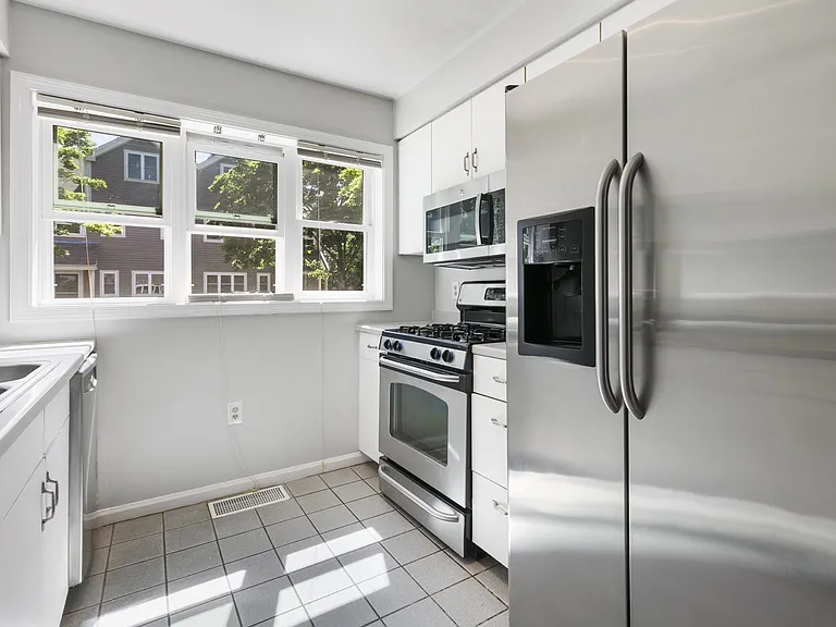 8 Locust Ln #4 — Photo 15