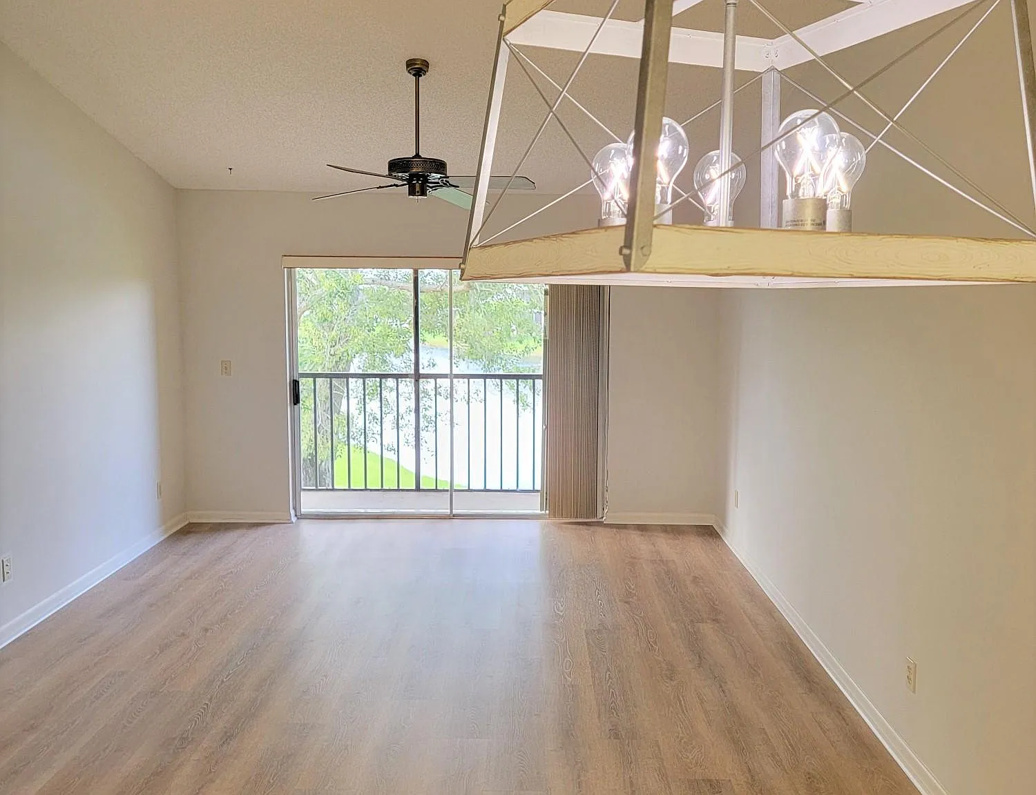 3041 SW Aster Ln — Photo 2