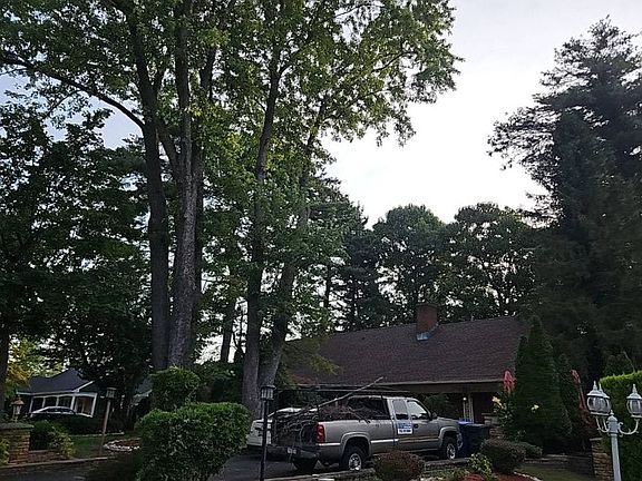 2nd image of 49 Winterberry Ln