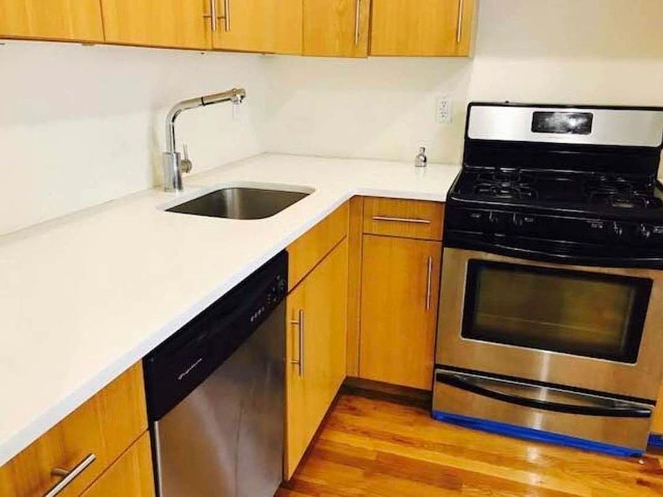 1st image of 976 Myrtle Ave #2B