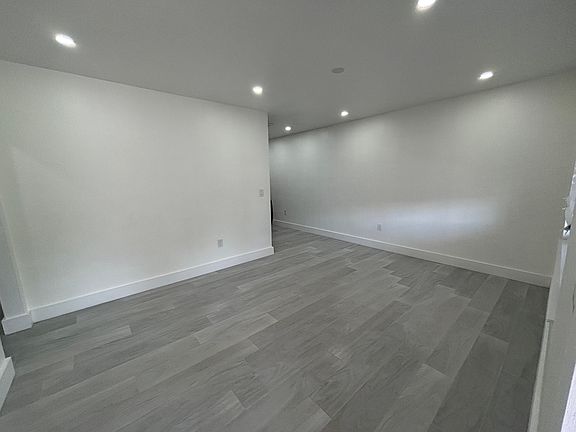 3rd image of 529 SW 29th Ct