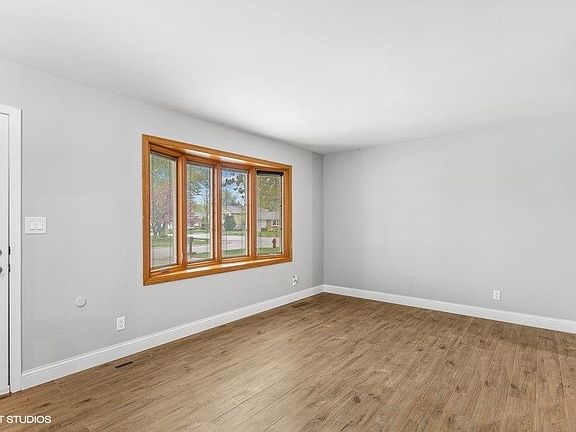 3rd image of 101 Windridge Dr
