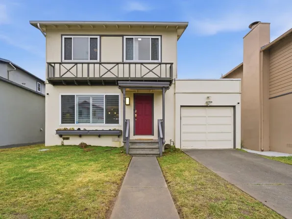 656 Forest Lake Dr, Pacifica, CA 94044