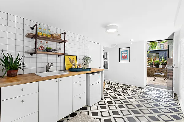 Sold by Compass | media 19