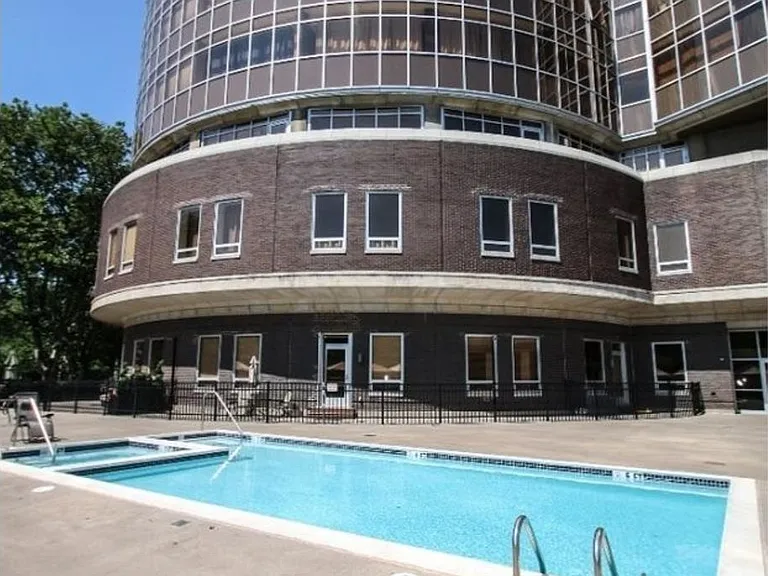 The Metro Club — Photo 4