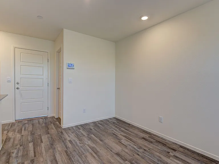 1505 Pamela Springs Ln — Photo 6