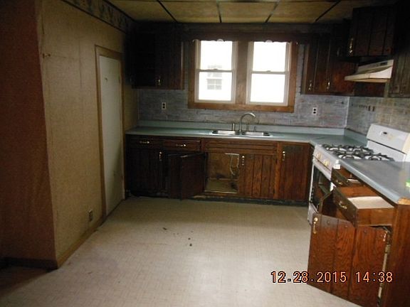 3rd image of 129 Lafayette Ave