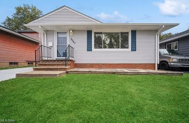 5063 Joseph St photo 1