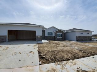 8107 Patrick Ave, Lincoln, NE 68516