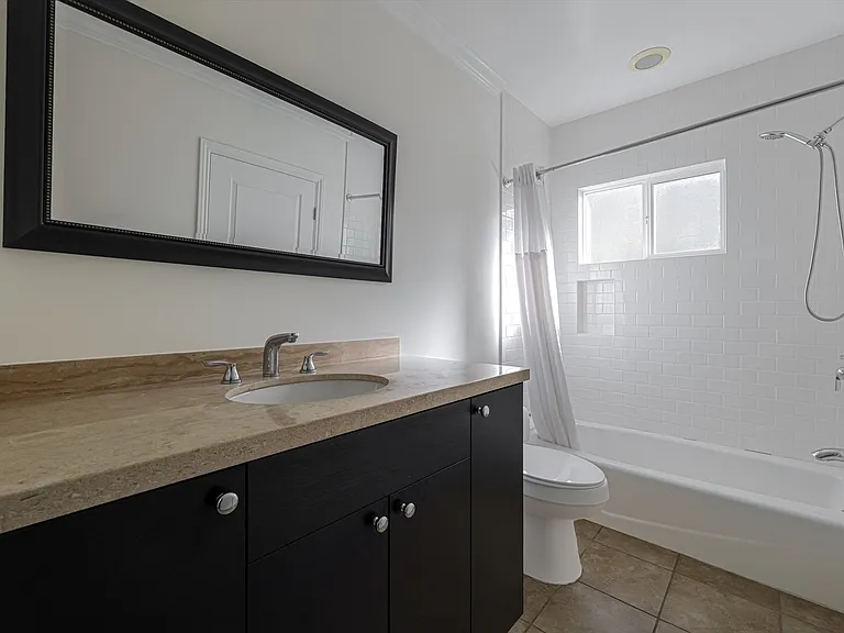 809 N La Jolla Ave — Photo 24