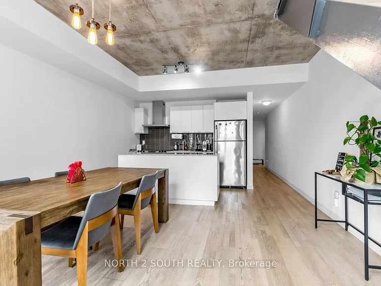 95 Bathurst St #225 — Photo 6