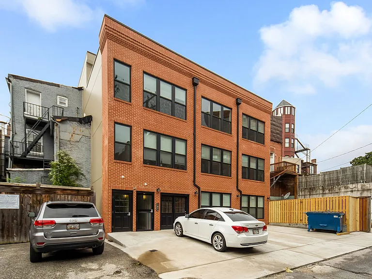 815 Park Ave — Photo 3