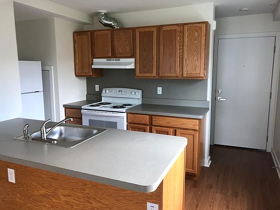 3rd image of 624 N 12th St #10