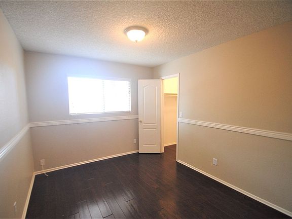 3rd image of 101 E Jasmine St