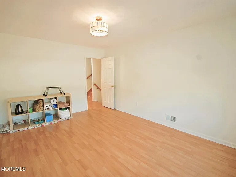 574 Beachway Ave #7 — Photo 10
