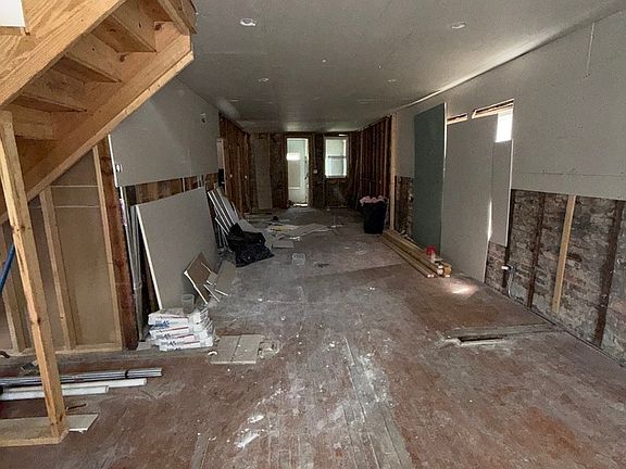 3rd image of 7521 S Winchester Ave