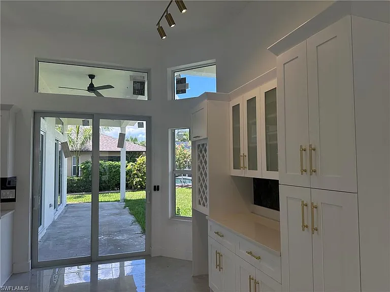 2220 SE 18th Ave — Photo 13