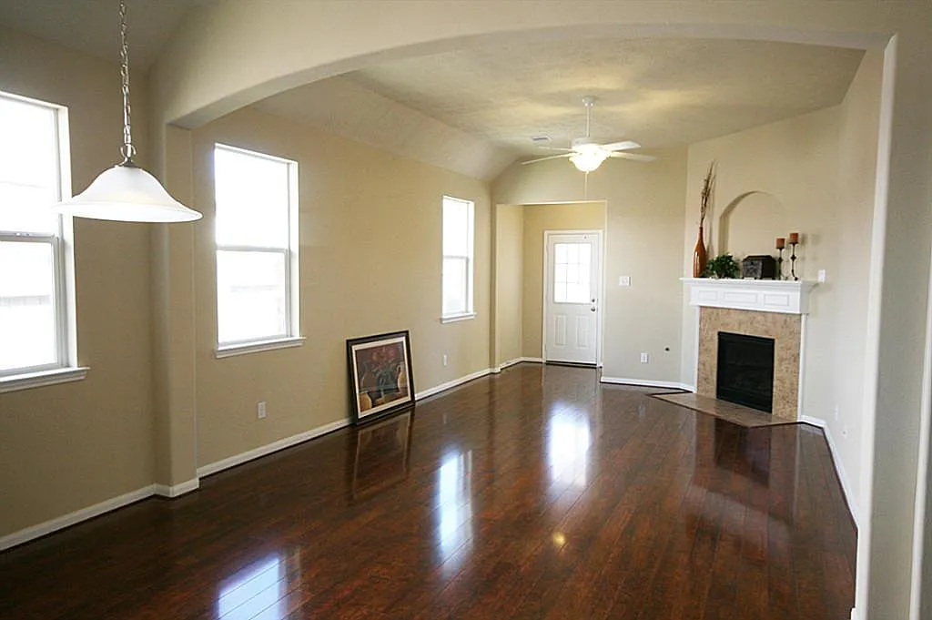 3 bed, 2.0 bath, 2248 sqft, $2,395 — Photo 4