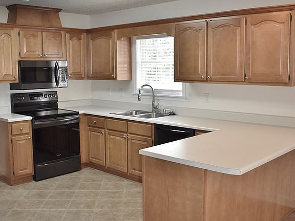 5th image of 726 Bostwick Dr