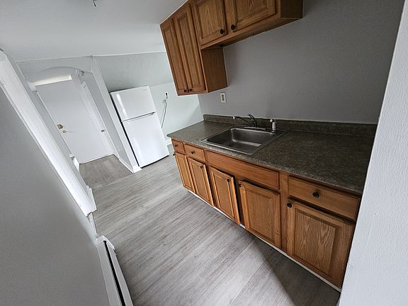 2nd image of 128 Carlisle St #3