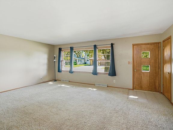 5th image of 2304 Plum St