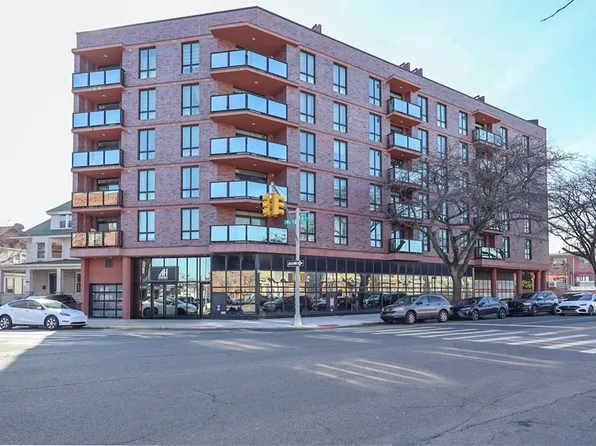 1502 W 1st St #2E, Brooklyn, NY 11204