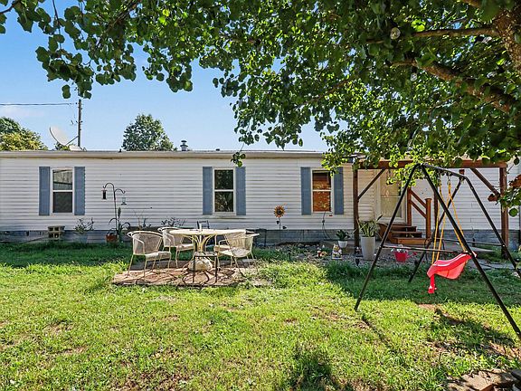 3rd image of 105 Rose Ln