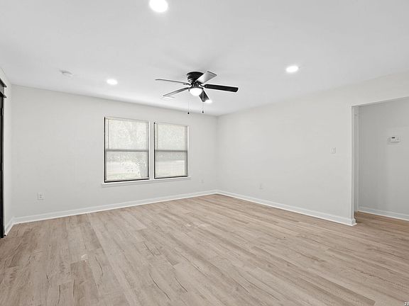 5th image of 202 LANARK DR
