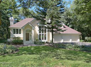 5N334 Foxmoor Dr, St Charles, IL 60175
