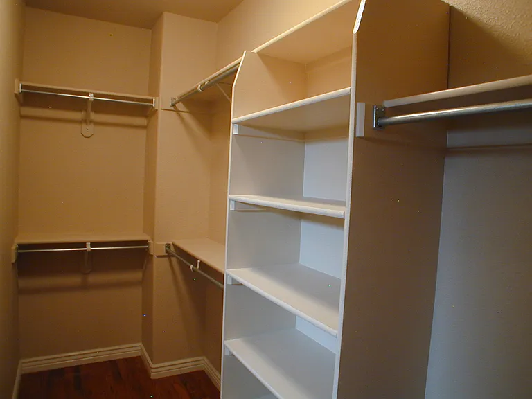 400 Sterling Dr — Photo 26