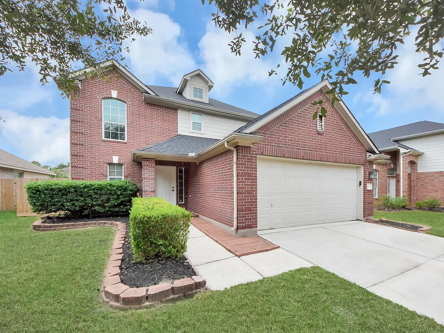 4 bed, 2.5 bath, 2664 sqft, $2,300 — Photo 3