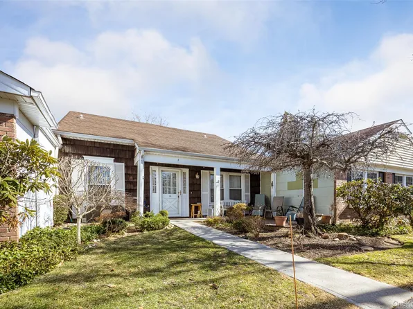 7 Cobblestone Way, Mount Sinai, NY 11766