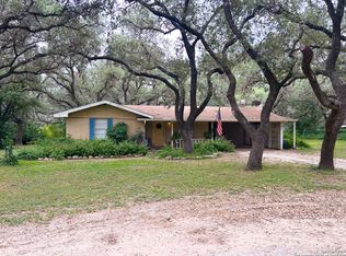 214 Oak Hill Dr, Beeville, TX 78102