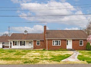 15 Hillcrest St, Agawam, MA 01001