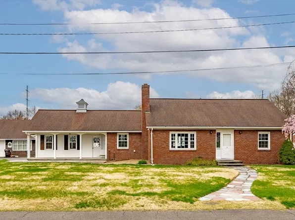 15 Hillcrest St, Agawam, MA 01001