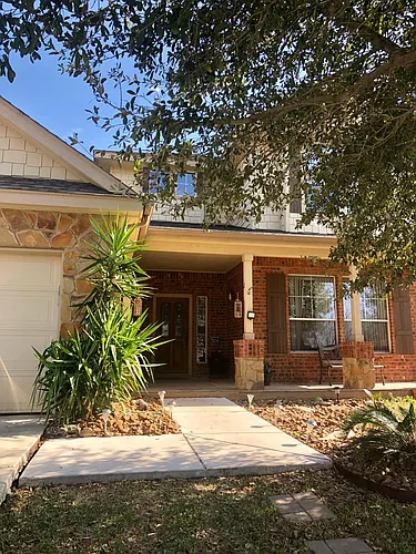 209 Canterbury Hl Photo 1