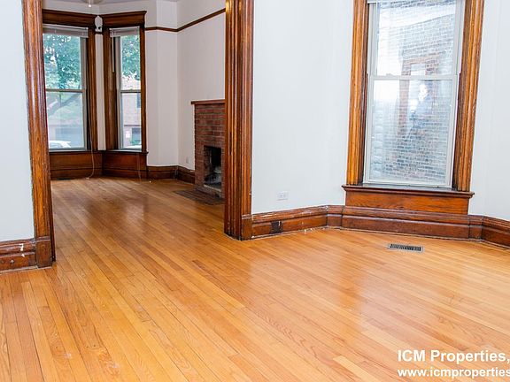 4th image of 843 W Wellington Ave Unit 1
