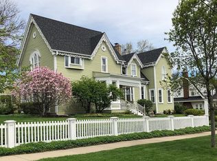 563 N Main St, Glen Ellyn, IL