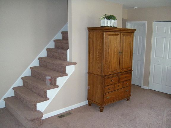 5th image of 1265 Village Ln