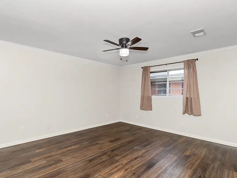 2051 Lovers Ln — Photo 10