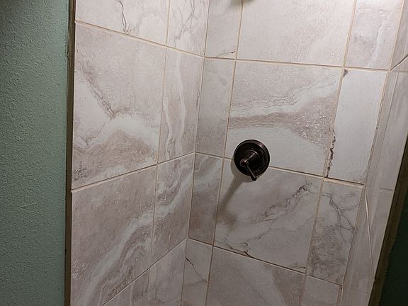 5th image of 205 Wingate Ave #2B