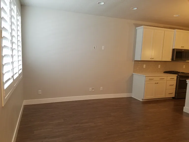 1220 W Clark Ln — Photo 4