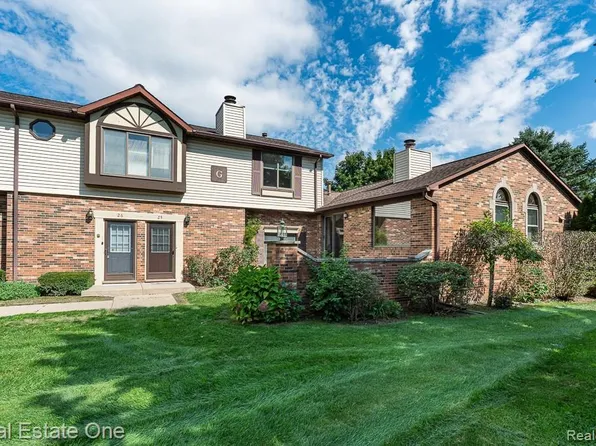 2297 London Bridge Dr Unit 25, Rochester Hills, MI 48307