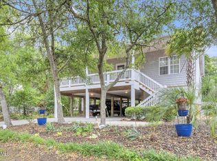 102 SE 43rd St, Oak Island, NC 28465