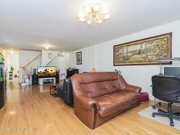 5th image of 592 Oder Ave