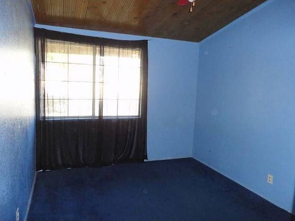 3rd image of 1547 Sandalwood Dr