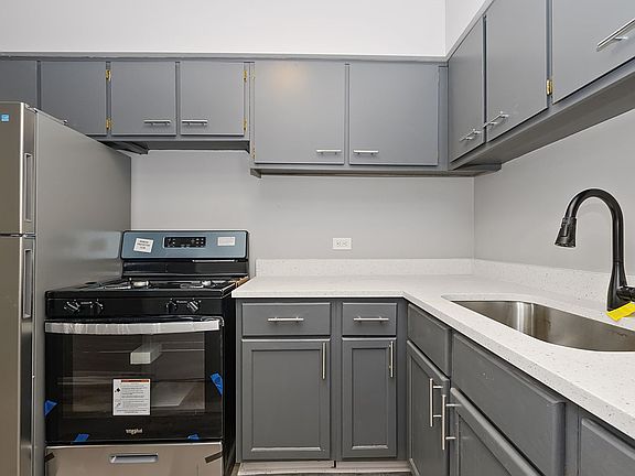 4th image of 7806-7812 S Troy St #7806-18