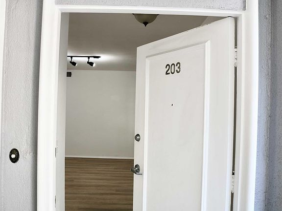 3rd image of 415 N Palm Dr APT 203