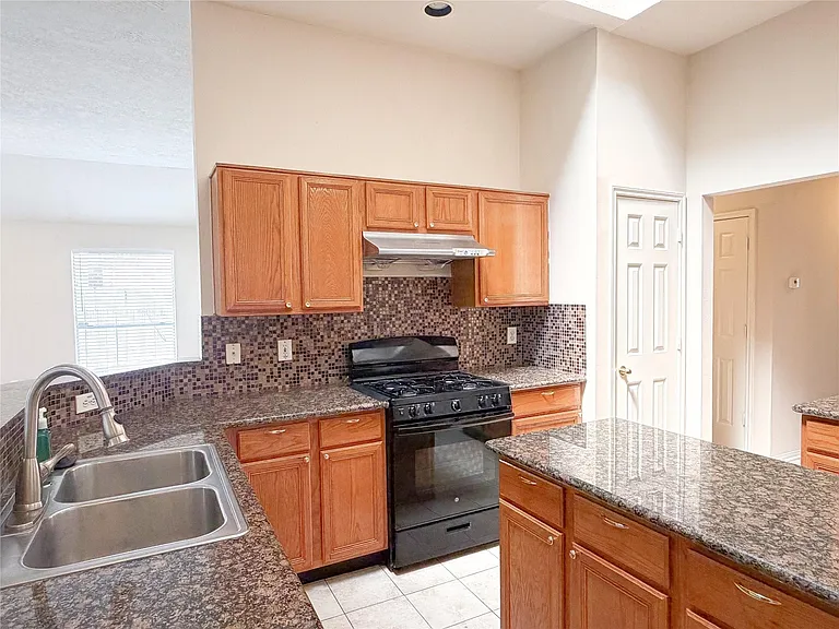 2131 Scenic Hollow Ct — Photo 10